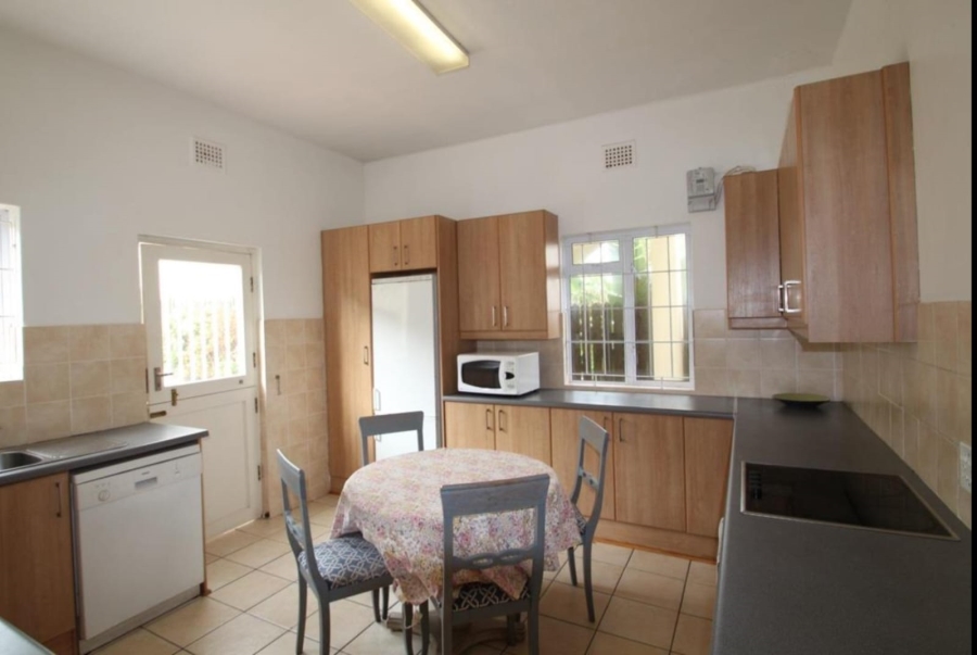 To Let 3 Bedroom Property for Rent in Muizenberg Western Cape